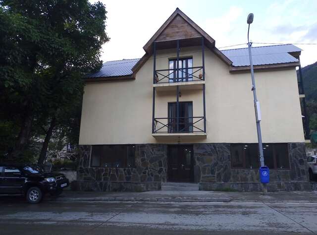 Отель Guesthouse Gera Местиа-44