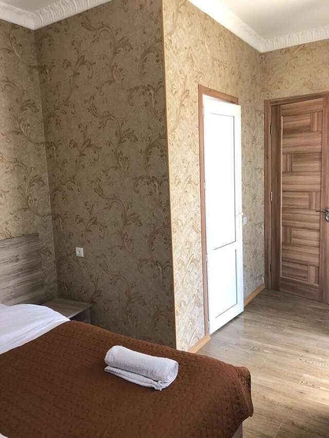 Гостевой дом Traveler Kazbegi Guesthouse Степанцминда-7