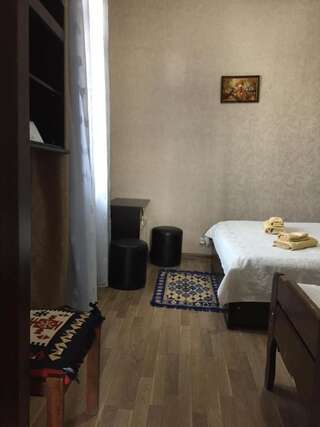 Гостевой дом Guest House Loza Сигнахи Трехместный номер с собственной ванной комнатой-14