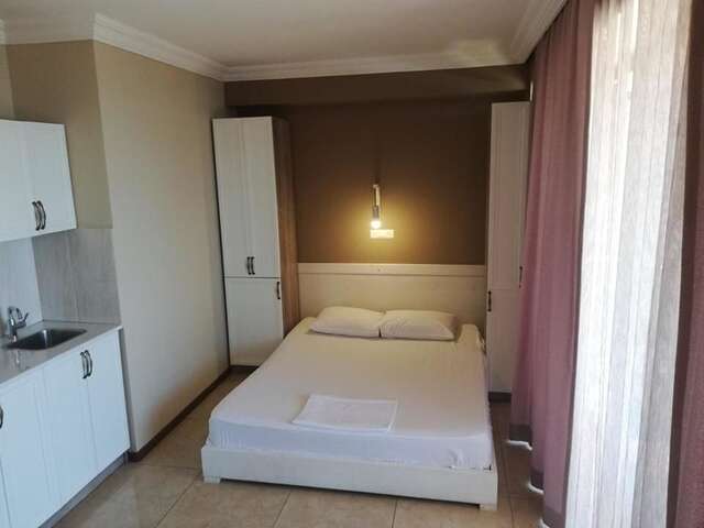 Отель Lux Apartment in The Mgzavrebi Hotel Гонио-19