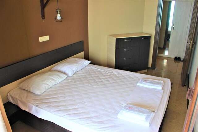 Отель Lux Apartment in The Mgzavrebi Hotel Гонио-45