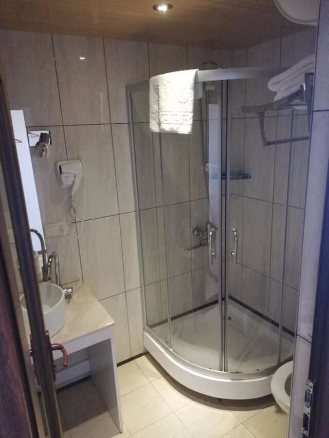 Отель Lux Apartment in The Mgzavrebi Hotel Гонио-8