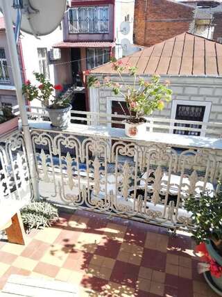 Проживание в семье Kutaisi guesthouse Кутаиси Двухместный номер с 1 кроватью и балконом-8