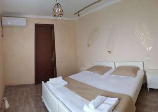 Отель ART HOUSE 33 Кутаиси Односпальная кровать в общем номере-4