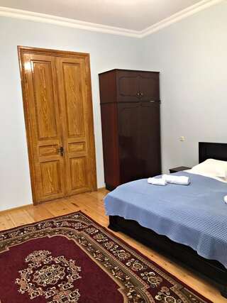 Гостевой дом Season Кутаиси Двухместный номер с 1 кроватью и собственной ванной комнатой-2