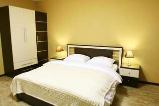 Фото номер Pirosmani hotel Двухместный номер с 2 отдельными кроватями