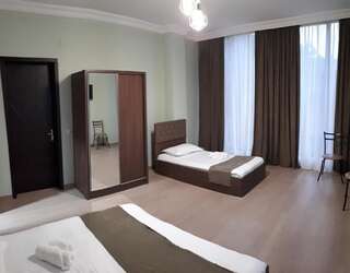 Гостевой дом New Guest House Кобулети Трехместный номер с ванной-1