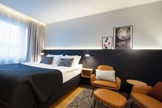 Фото номер Holiday Inn Helsinki - Expo Представительский номер с кроватью размера «king-size»