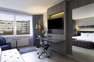 Фото номер Hilton Helsinki Strand Номер с кроватью размера «king-size»