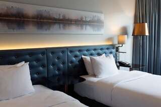 Фото номер Hilton Helsinki Strand Двухместный номер с 2 отдельными кроватями