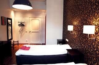 Фото номер Hotel Finn Улучшенный двухместный номер с 2 отдельными кроватями