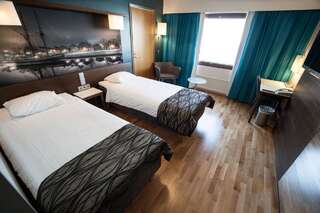 Отель Scandic Oulu Station Оулу Standard Twin Room Upper Floors-1