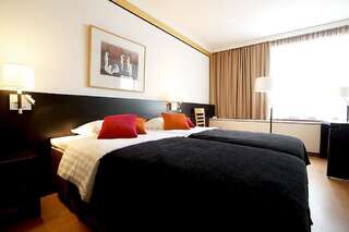 Отель Hotel Korpilampi Эспоо Двухместный номер "Комфорт" с 2 отдельными кроватями и видом на озеро-1