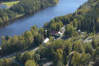 Кемпинги Mansikkaharju Holiday Camp Леппявирта Большой коттедж с видом на озеро-27