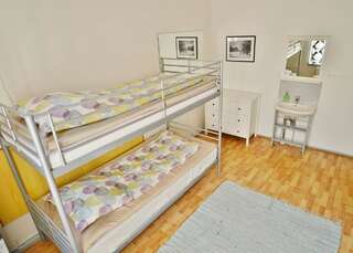 Фото номер Hostel Diana Park Односпальная кровать в общем номере с 4 кроватями