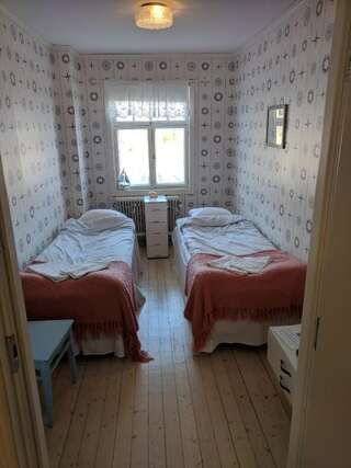 Отели типа «постель и завтрак» Amalia Lemland Небольшой двухместный номер с 2 отдельными кроватями и общей ванной комнатой-1
