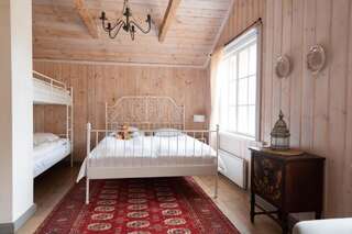 Отели типа «постель и завтрак» Kolin Keidas Колинкюла Family Room with Shared Bathroom, upstairs-4
