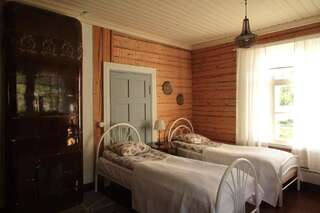 Отели типа «постель и завтрак» Kolin Keidas Колинкюла Family Room with Shared Bathroom, downstairs-1