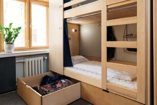 Фото номер The Yard Hostel Кровать в общем 8-местном номере для мужчин и женщин