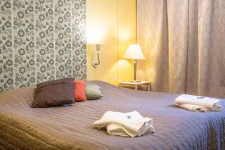 Отель Hotelli-Ravintola Mierontie Oy Konnevesi Двухместный номер с 1 кроватью и собственной ванной комнатой-1