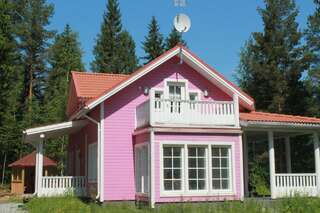 Дома для отпуска Коттедж в Финляндии, Enonkoski (розовый) Энонкоски