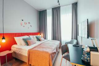 Фото номер The Folks Hotel Konepaja Улучшенный номер с кроватью размера «king-size»