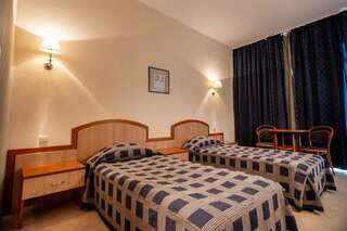 Фото номер Hotel Lilia Стандартный двухместный номер с 1 кроватью или 2 отдельными кроватями, вид на море (для 2 взрослых и 1 ребенка)