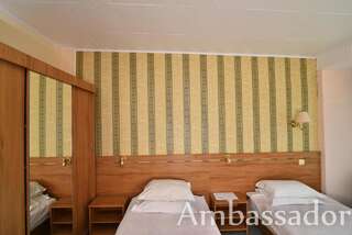 Фото номер Hotel Ambassador Двухместный номер с 2 отдельными кроватями (для 2 взрослых и 1 ребенка)
