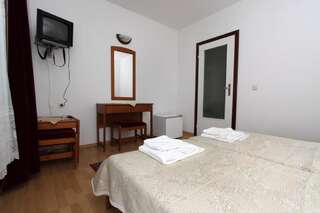 Фото номер Family Hotel Verona Двухместный номер с 1 кроватью или 2 отдельными кроватями