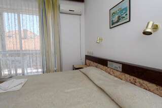 Фото номер Family Hotel Verona Двухместный номер с 1 кроватью или 2 отдельными кроватями