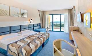 Фото номер Grifid Arabella Hotel - Ultra All inclusive Двухместный номер Делюкс с 1 кроватью и видом на море