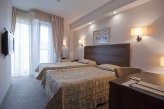 Отель Hotel Burgas Бургас Двухместный номер с 1 кроватью или 2 отдельными кроватями-6