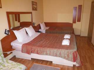 Фото номер Hotel Palitra Двухместный номер «Комфорт» с 1 кроватью