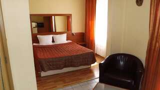 Фото номер Hotel Palitra Двухместный номер «Комфорт» с 1 кроватью