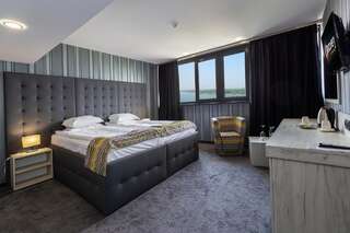 Фото номер Grand Hotel Riga Deluxe Double or Twin Room with River View and Free Parking
