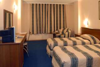 Отель Отель Луксор Бургас Двухместный номер с 1 кроватью или 2 отдельными кроватями-5