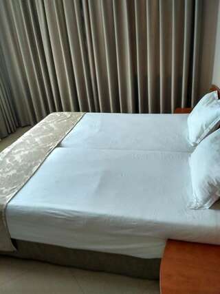 Фото номер Отель Филипополис Двухместный номер с 1 кроватью или 2 отдельными кроватями