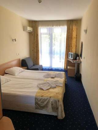 Фото номер Blue Sky Hotel - All Inclusive Двухместный номер эконом-класса с 2 отдельными кроватями и балконом