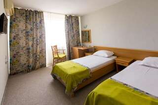 Фото номер Briz 2 Hotel Двухместный номер с 1 кроватью или 2 отдельными кроватями и видом на море