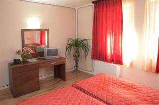 Фото номер Hotel Alafrangite Двухместный номер с 2 отдельными кроватями