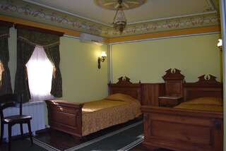 Фото номер Family Hotel at Renaissance Square Двухместный номер Делюкс с 2 отдельными кроватями