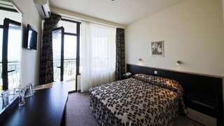 Фото номер Hotel Shipka Двухместный номер с 1 кроватью и дополнительной кроватью (для 3 взрослых)