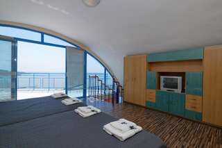 Отель Hotel Iceberg Балчик Мезонет с балконом и видом на море-10