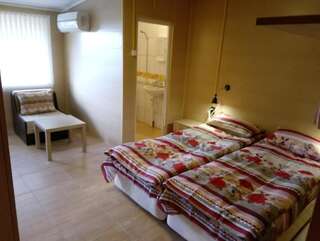 Фото номер Family Hotel GLOBUS Двухместный номер с 1 кроватью или 2 отдельными кроватями и видом на море