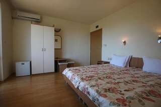 Фото номер Guest House Kiwi Двухместный номер с 1 кроватью и балконом