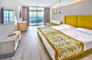Фото номер Grifid Encanto Beach Hotel - Wellness & Spa Двухместный номер с 1 кроватью и видом на море - Пакет услуг «Здоровый отдых»
