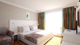 Фото номер Hotel Erma Двухместный номер с 2 отдельными кроватями, вид на сад