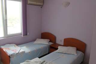 Фото номер Family Hotel Ludo Бюджетный двухместный номер с 2 отдельными кроватями