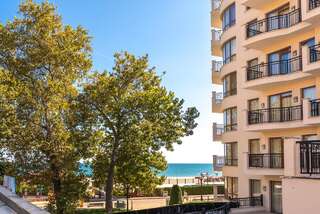 Фото номер 1-st Line Izvora Sea View Apartments on Golden Sands Апартаменты с 1 спальней и боковым видом на море