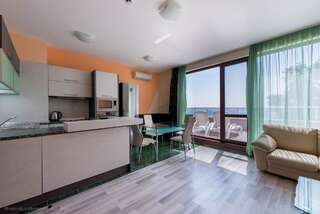 Фото номер 1-st Line Izvora Sea View Apartments on Golden Sands Апартаменты Делюкс с 1 спальней
